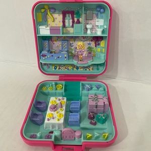 Polly Pocket Birthday party w/ doll
